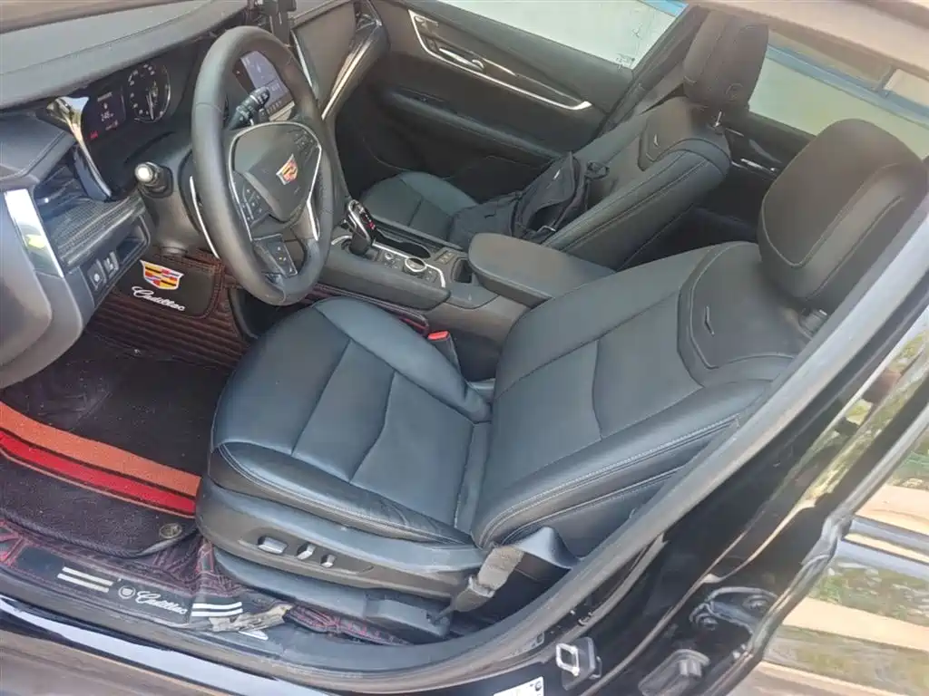 CADILLAC XT5