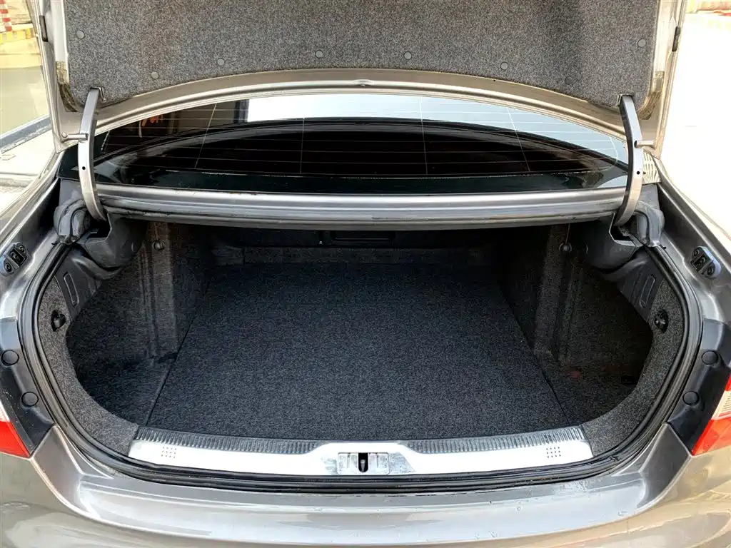 Škoda Superb 2009 2.0TSI Automatic Premium фото 17