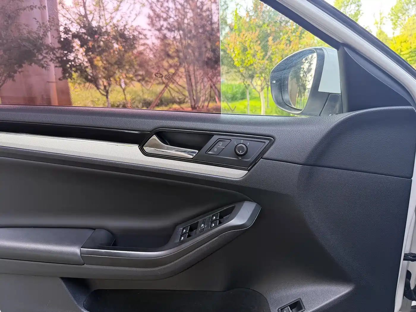 Volkswagen Sagitar 2018 1.6L Automatic Comfort фото 19