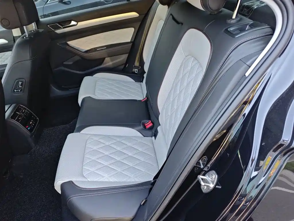 Volkswagen Magotan 2023 Model 2 Million Commemorative Edition 330TSI DSG Luxury фото 25