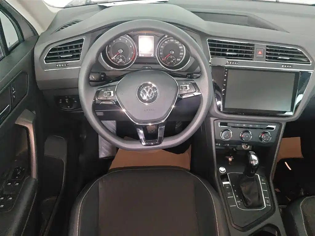 Volkswagen Tiguan L 2017 330TSI Automatic 2WD Trend Edition фото 7