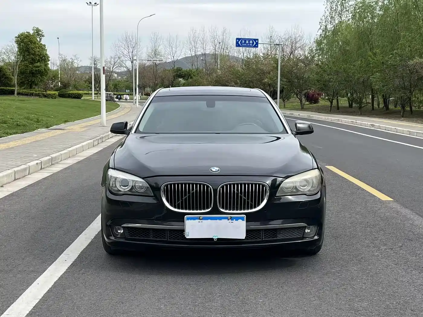 BMW 7 Series 2009 Model 740Li Leading Edition фото 3