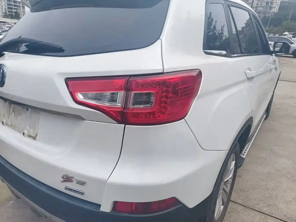 Photo 8 - Changan CS75