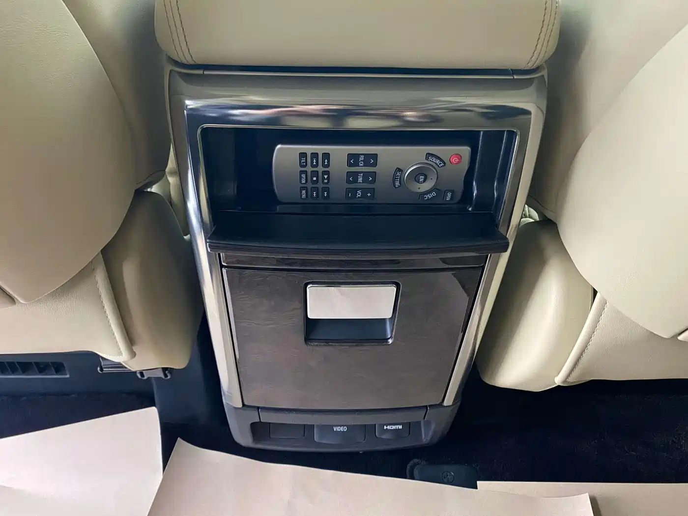 Toyota Alphard 2019 Hybrid 2.5L Premium Edition фото 32