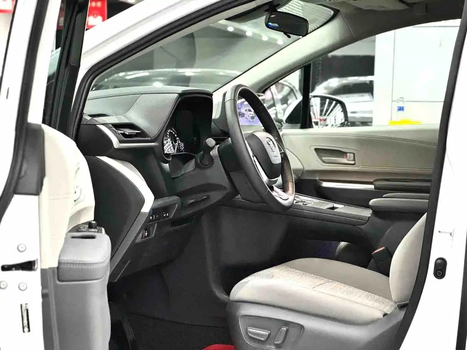 صورة 8 - Toyota Sienna