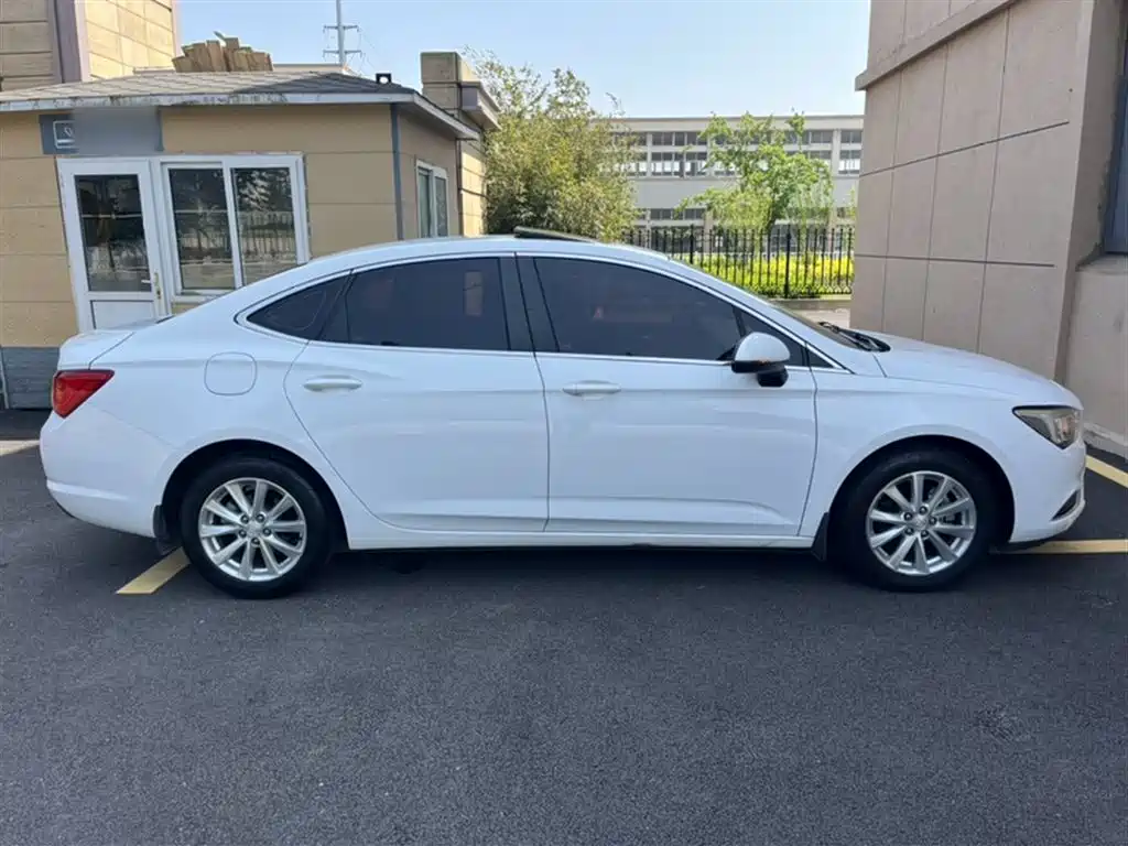 Buick Verano 2017 Sedan 20T DCT Leading фото 13