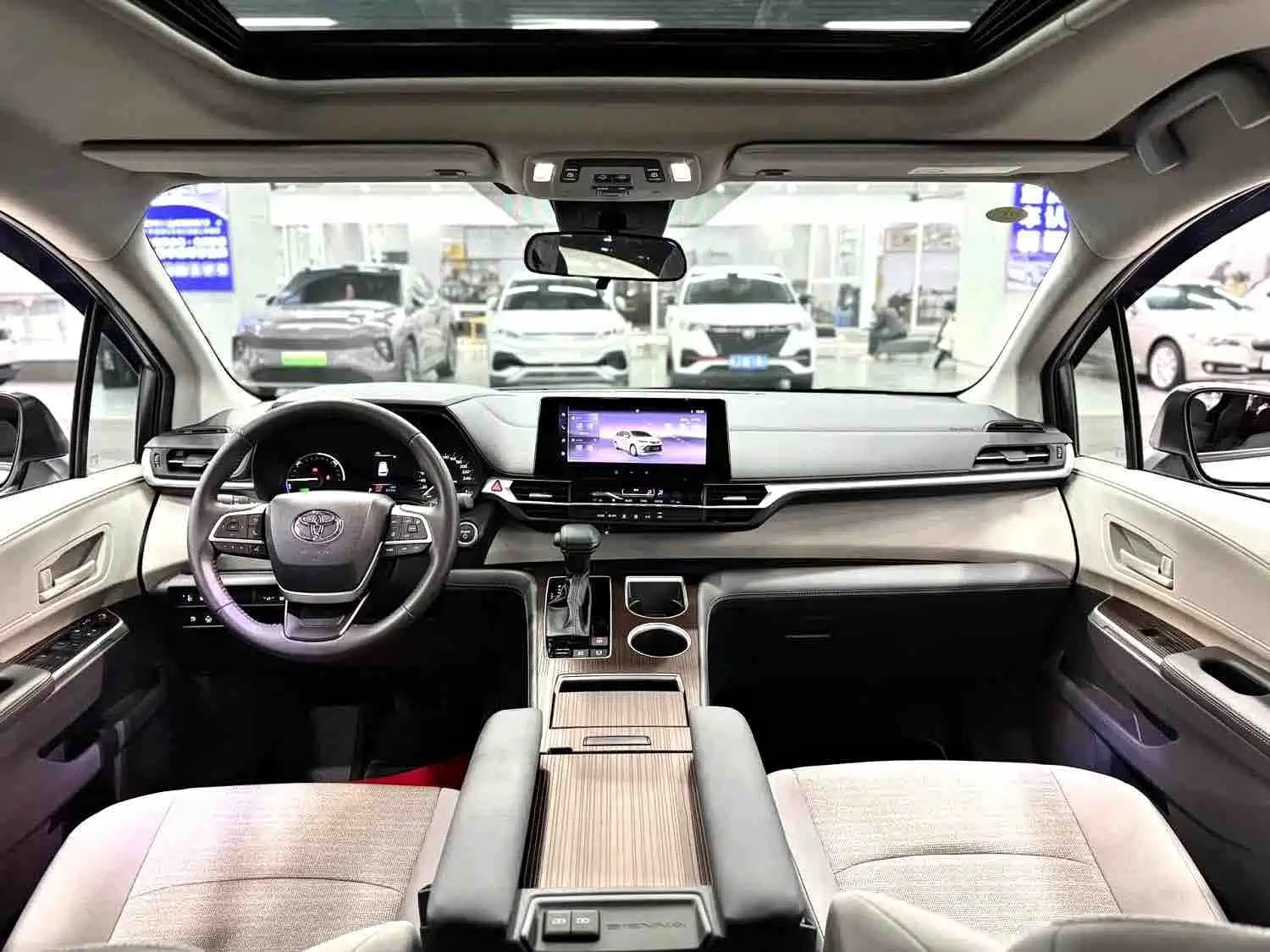 صورة 11 - Toyota Sienna