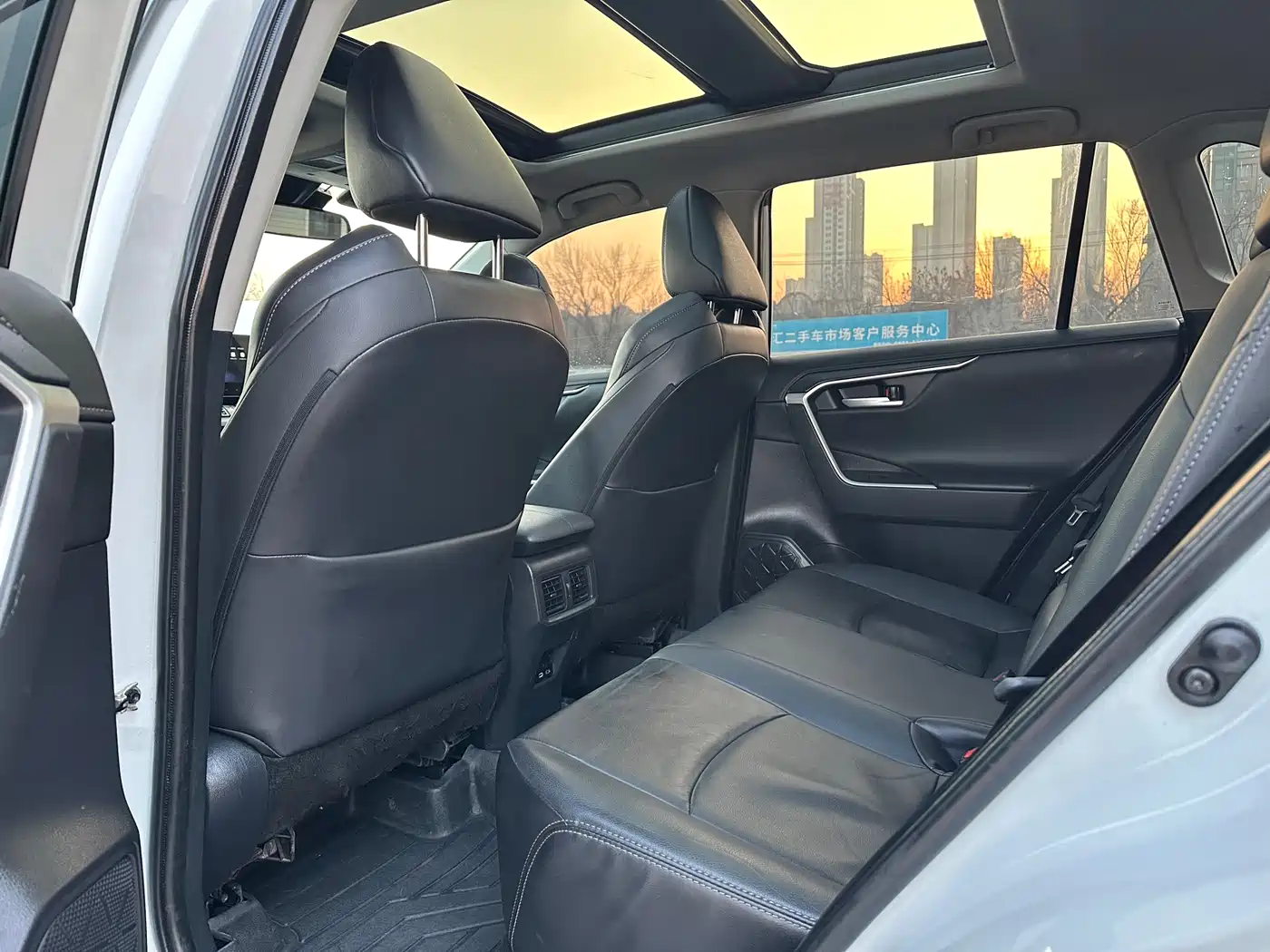 Toyota Wildlander 2024 2.0L CVT 2WD Luxury PLUS Edition фото 5