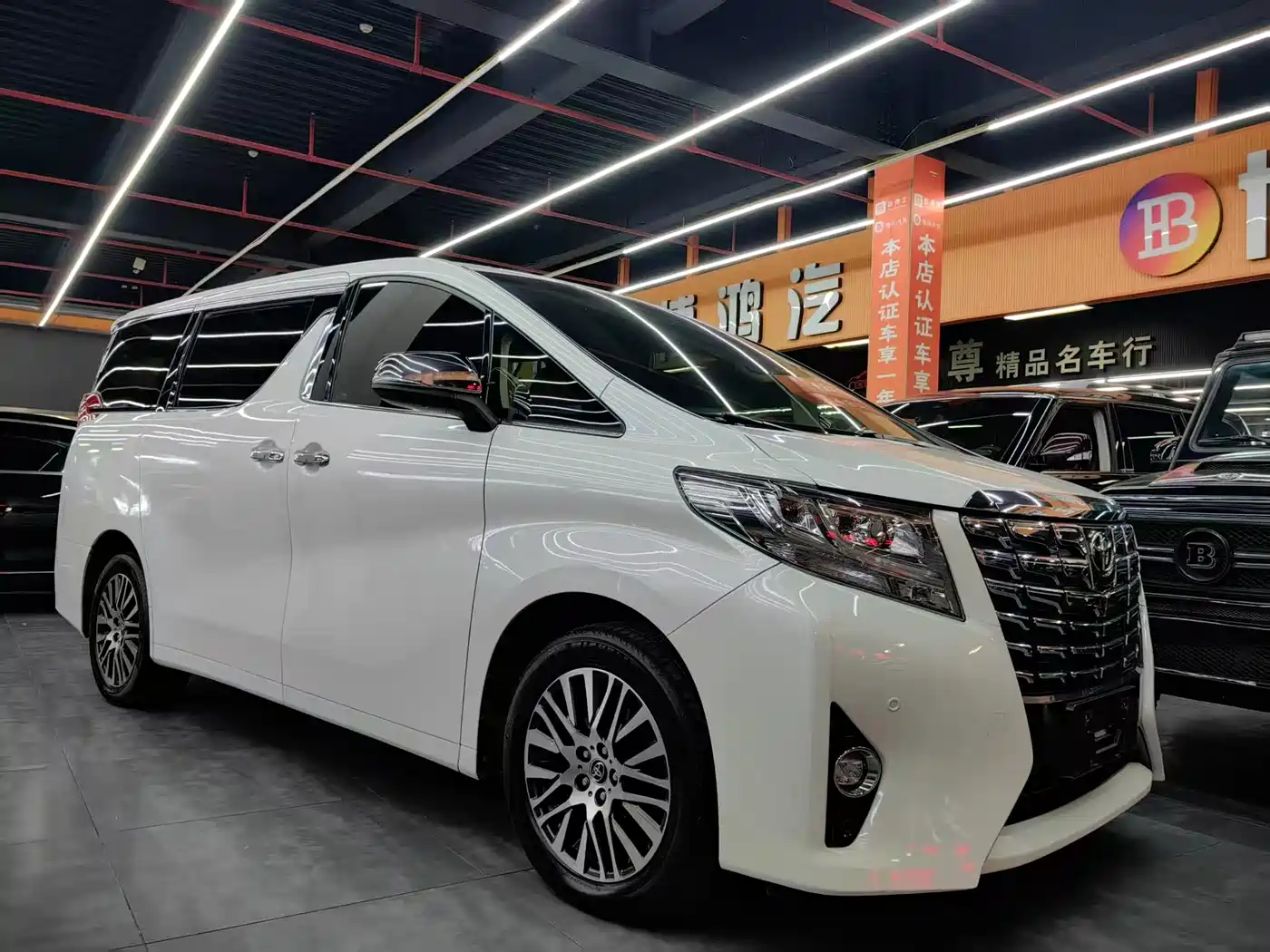 Toyota Alphard 2018 3.5L Luxury фото 3