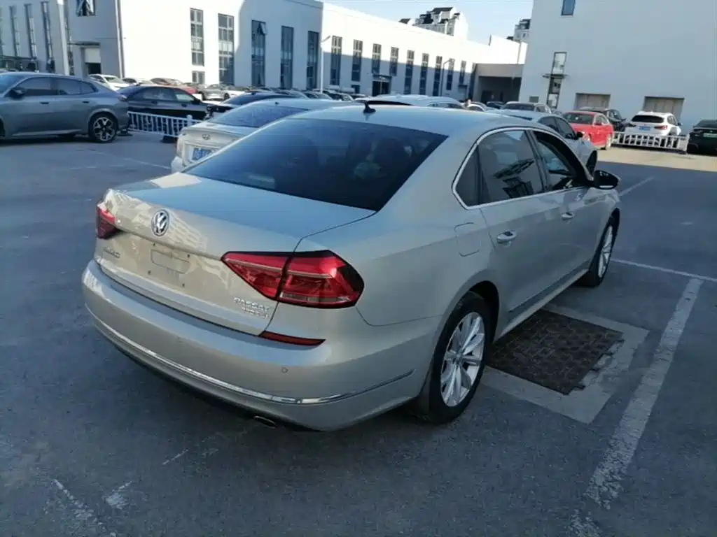 Volkswagen Passat 2017 330TSI DSG Prestige фото 12