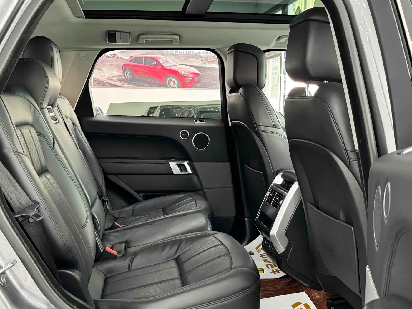 Land Rover Range Rover Sport 2020 3.0 L6 SE фото 10