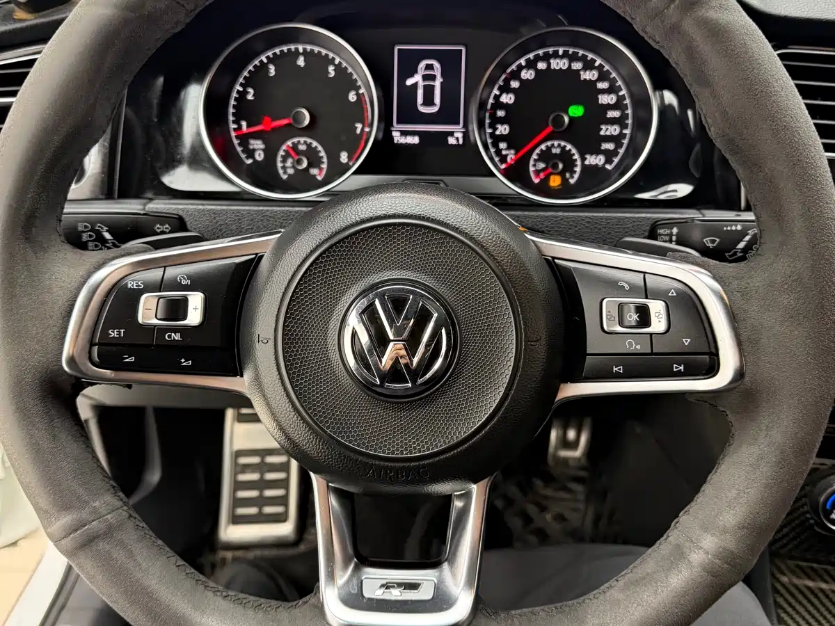 Volkswagen Golf 2017 280TSI Auto R-Line Millionth Anniversary Edition фото 10