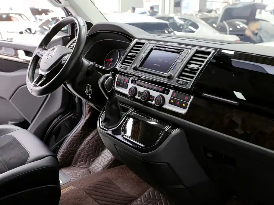 Photo 18 - Volkswagen Multivan