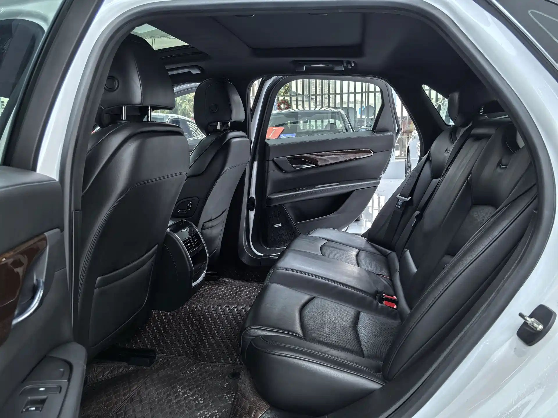 Фото 10 - Cadillac CT6