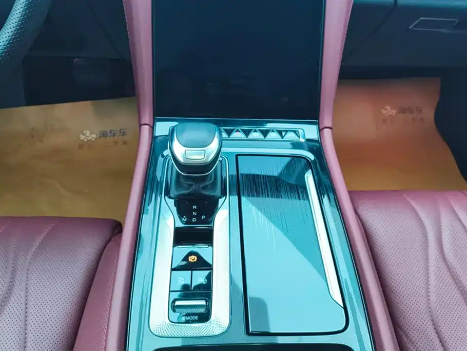 Hongqi H5 2024 2.0T Automatic Smart Connect Flag Leader Edition фото 16