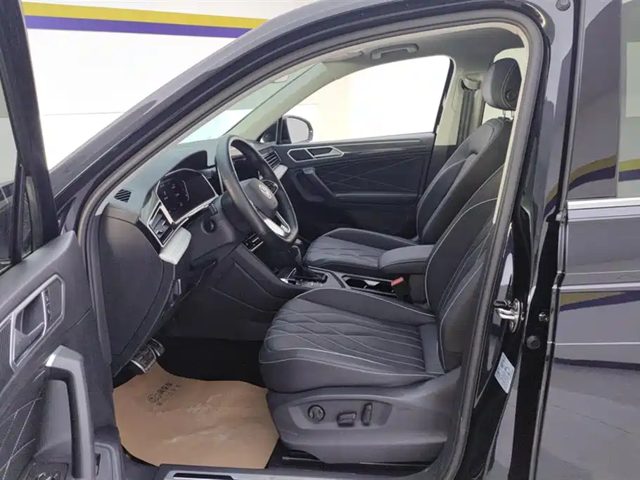 Volkswagen Tiguan L 2022 330TSI Auto 2WD R-Line Premium Edition фото 9