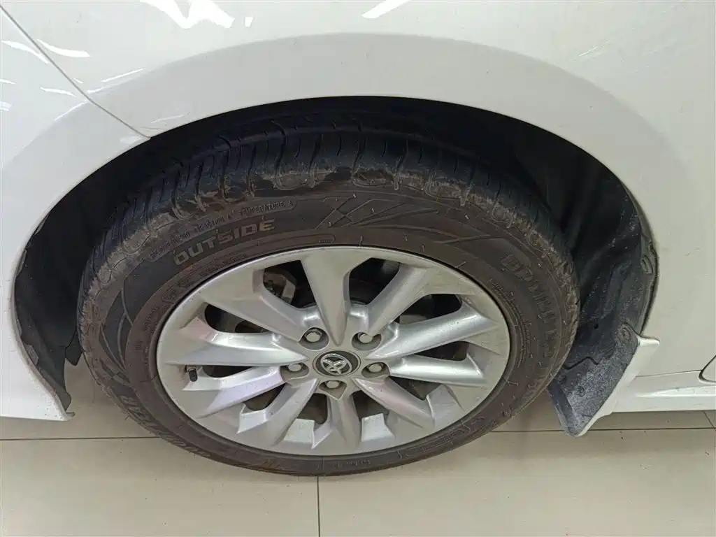 Toyota Corolla 2019 Hybrid 1.8L E-CVT GL-i Elite Edition фото 22