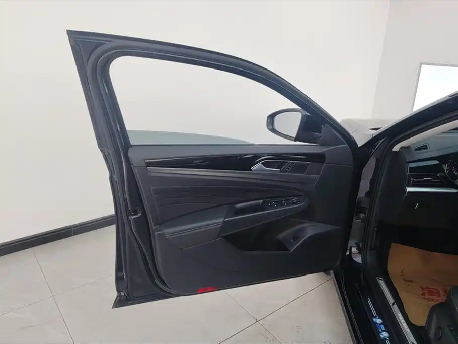 Volkswagen Passat 2024 380TSI Starlight Dragon Glory Edition фото 7