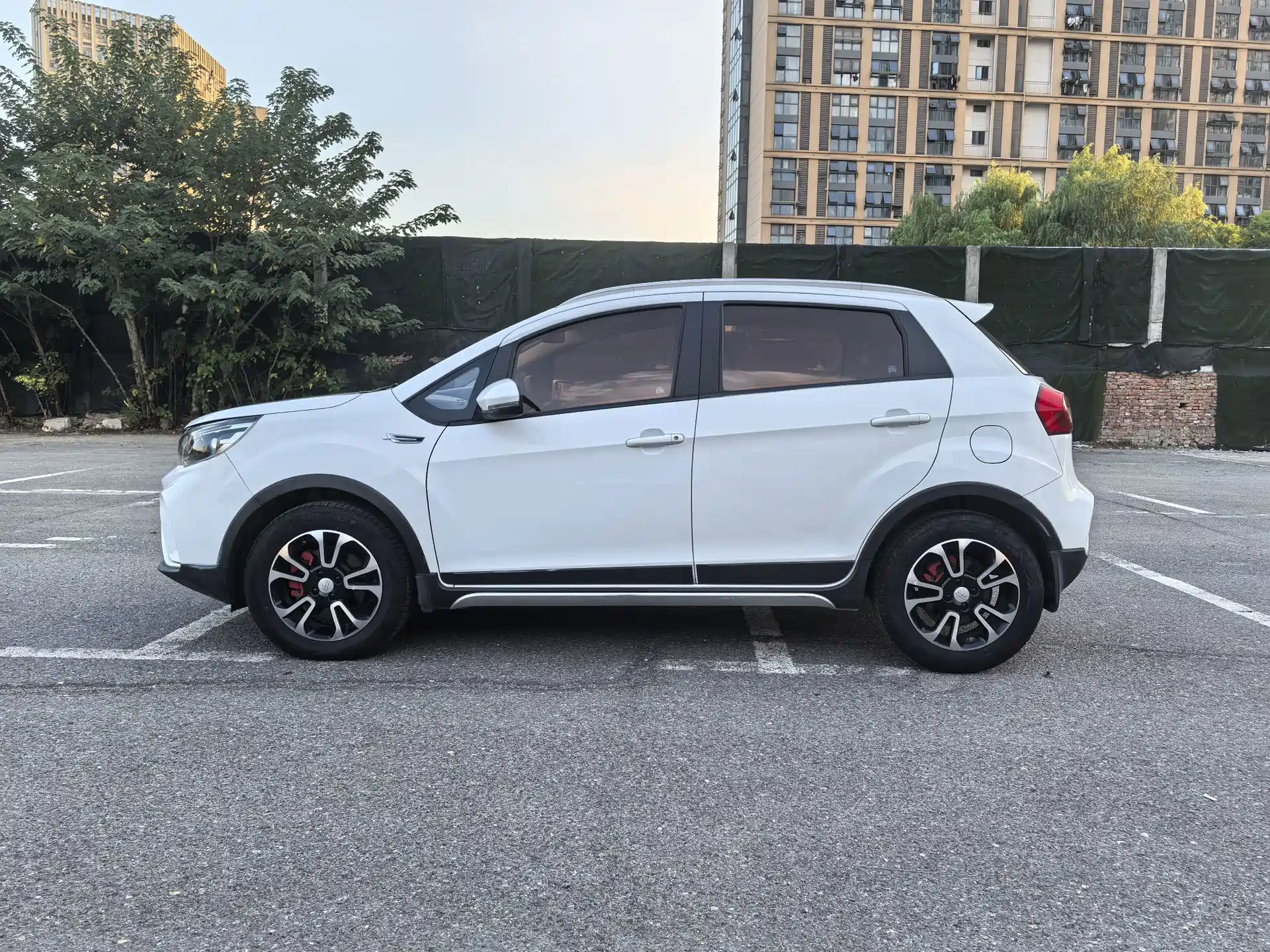 Фото 3 - Geely Vision X3