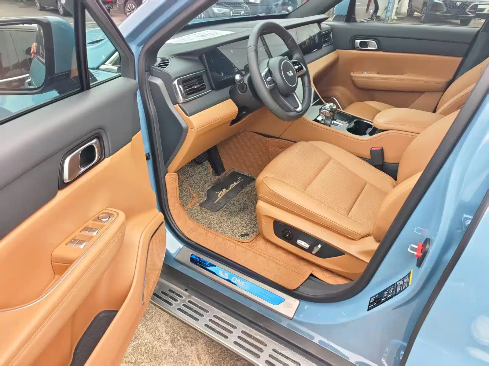 Photo 7 - Li Auto Li ONE