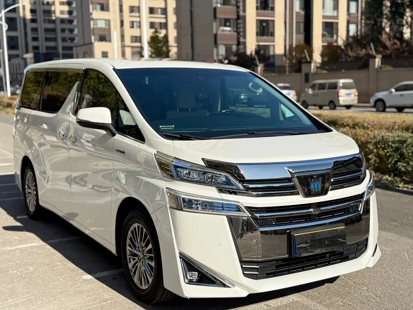 Toyota Vellfire 2021 Crown Hybrid 2.5L HV Premium Edition фото 3