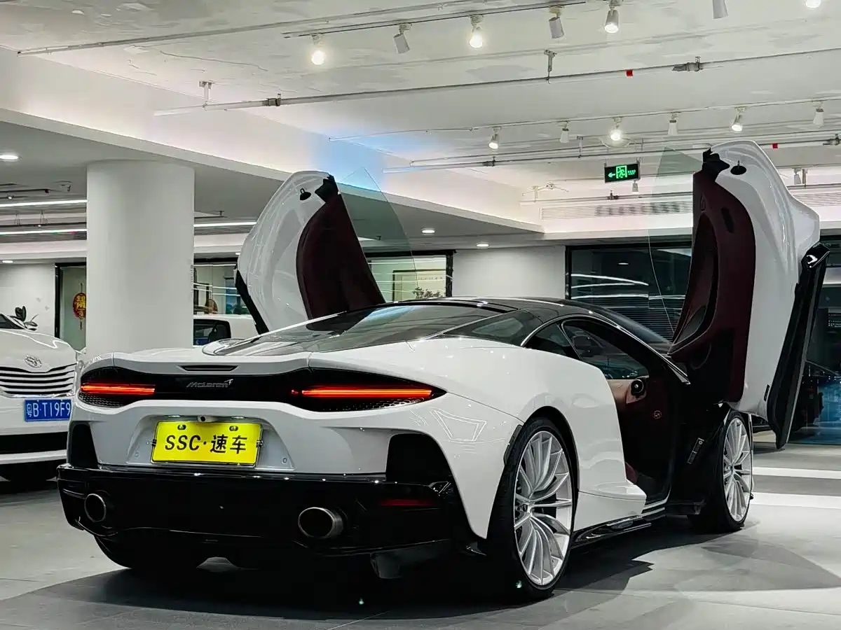 Photo 5 - McLaren GT