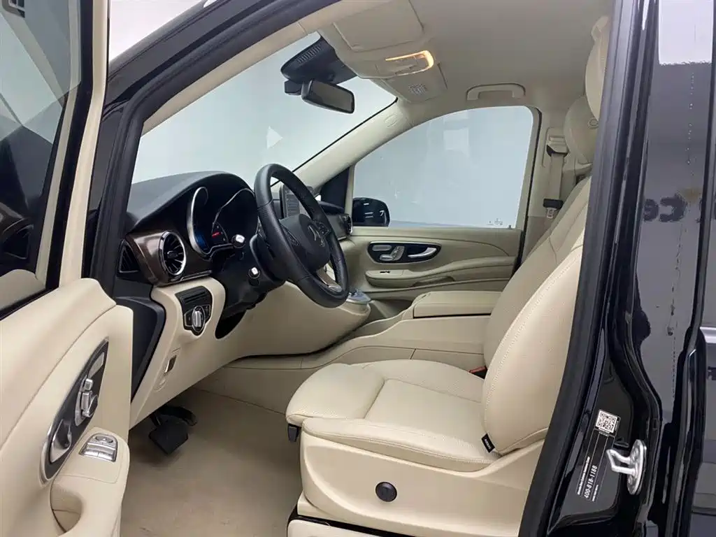 Mercedes-Benz V-Class 2022 V 260 Pilot Edition фото 17