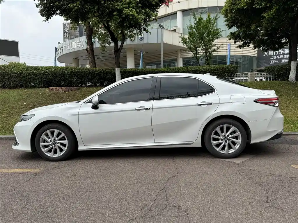 Toyota Camry 2023 2.0G Luxury Edition фото 3