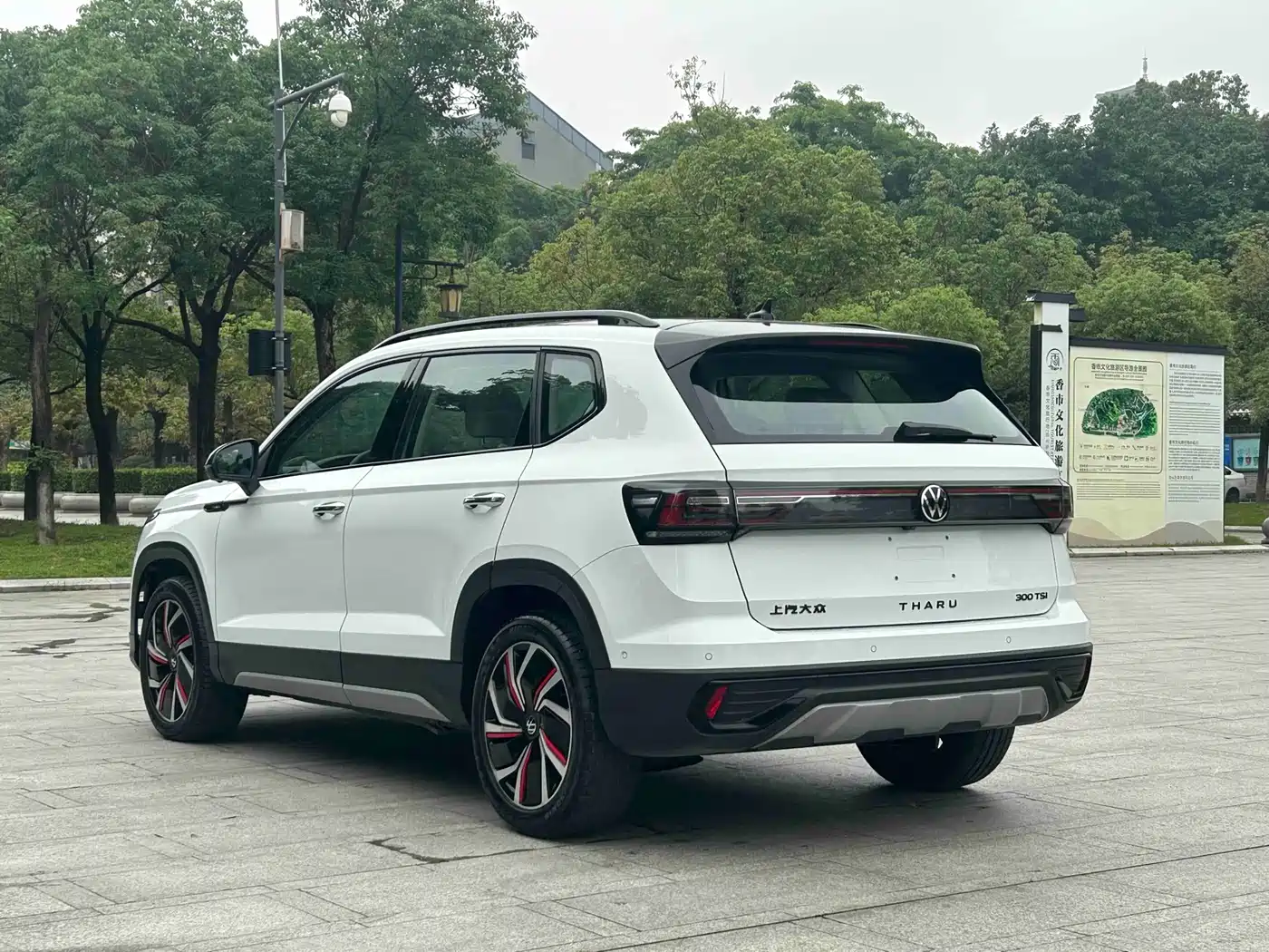 Volkswagen Tharu 2024 300TSI 2WD Moon Premium Edition фото 11