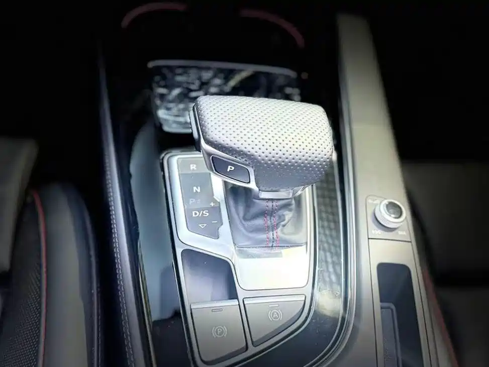 Audi A4L 2025 2024 40 TFSI Luxury Dynamic