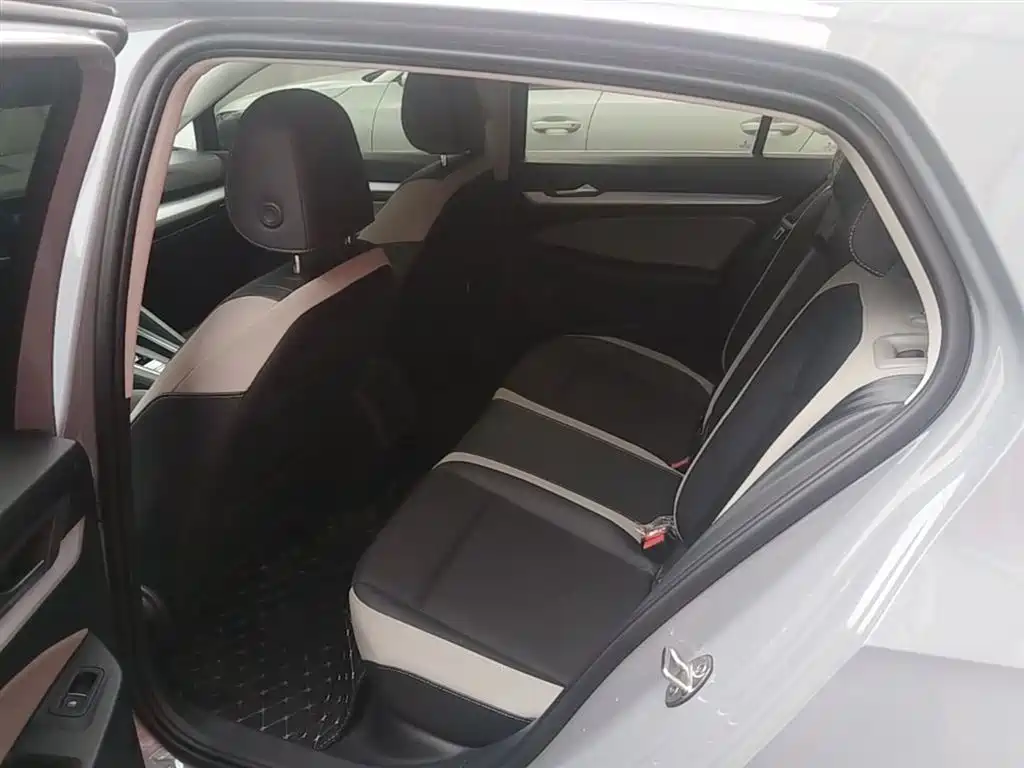 Volkswagen Golf 2023 Facelift 280TSI DSG Pro фото 24