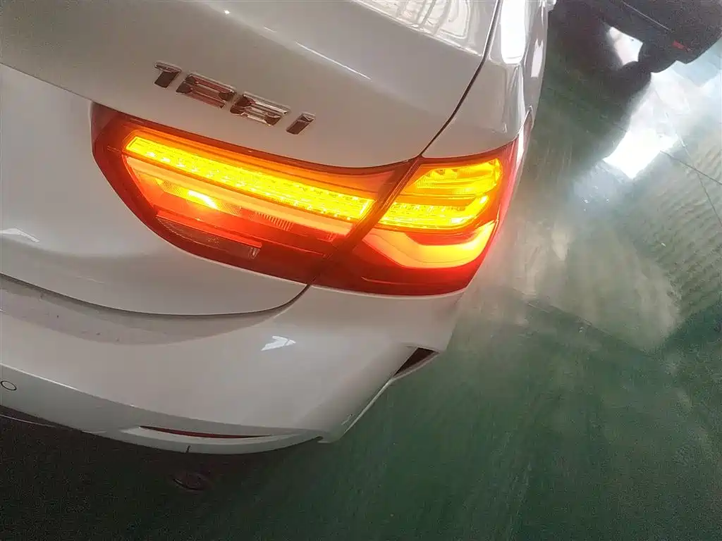 BMW 1-SERIES