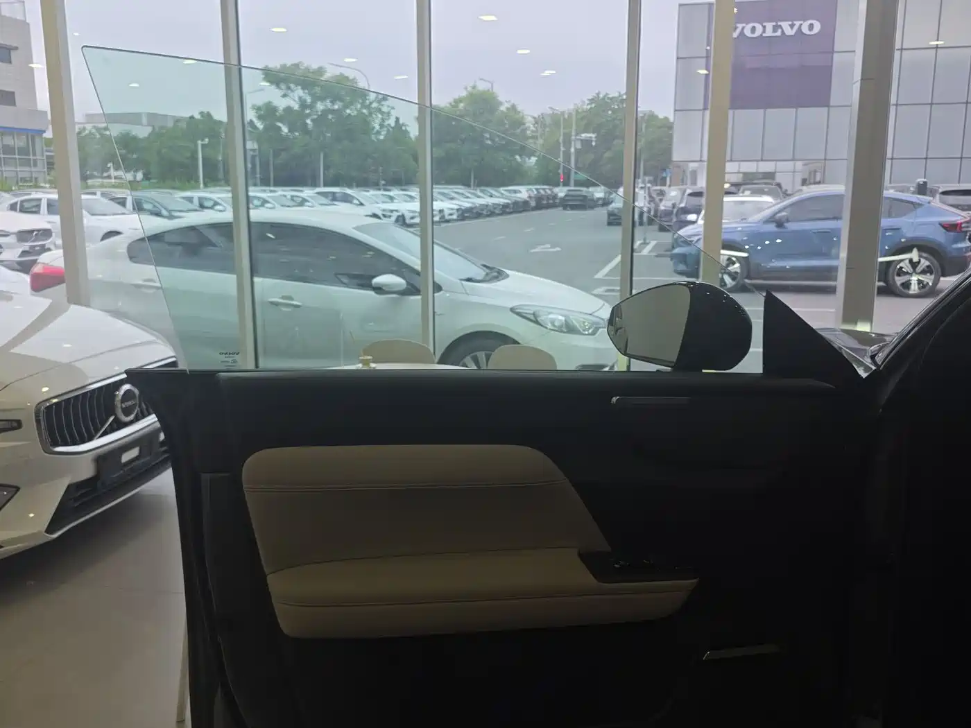 VOLVO XC70 PLUG-IN HYBRID