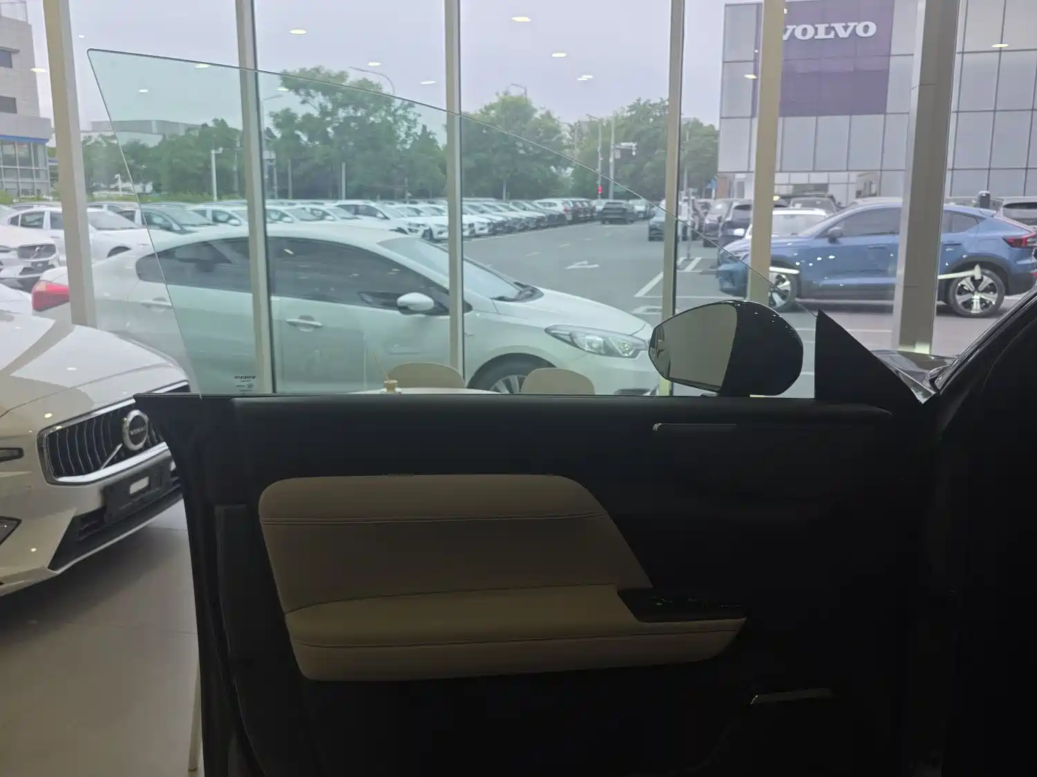 Photo 15 - Volvo XC70 Plug-in Hybrid