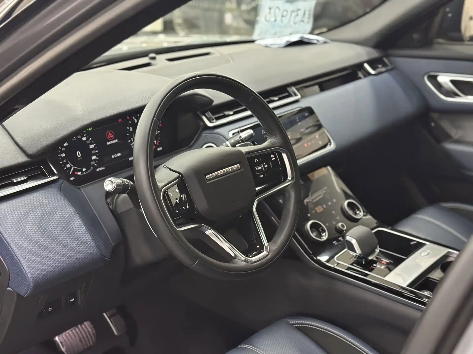 Фото 10 - Land Rover Range Rover Velar