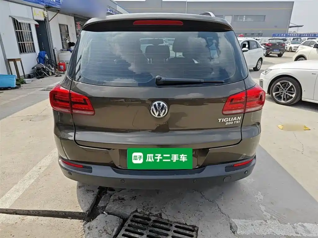 VOLKSWAGEN TIGUAN