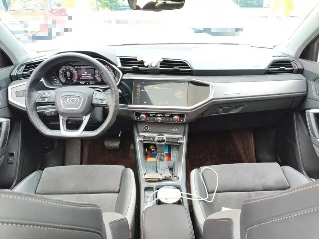 Photo 6 - Audi Q3