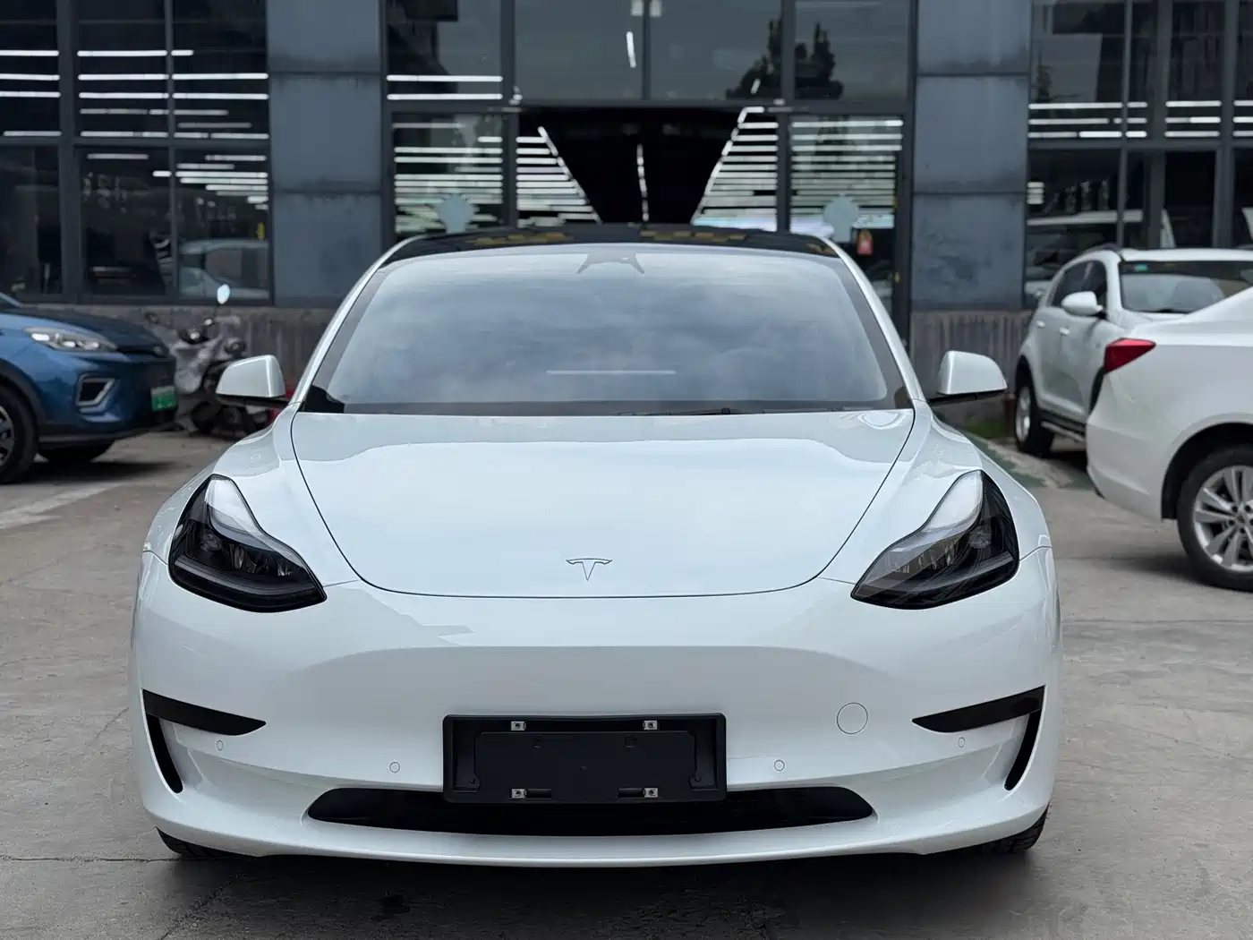 Фото 2 - Tesla Model 3