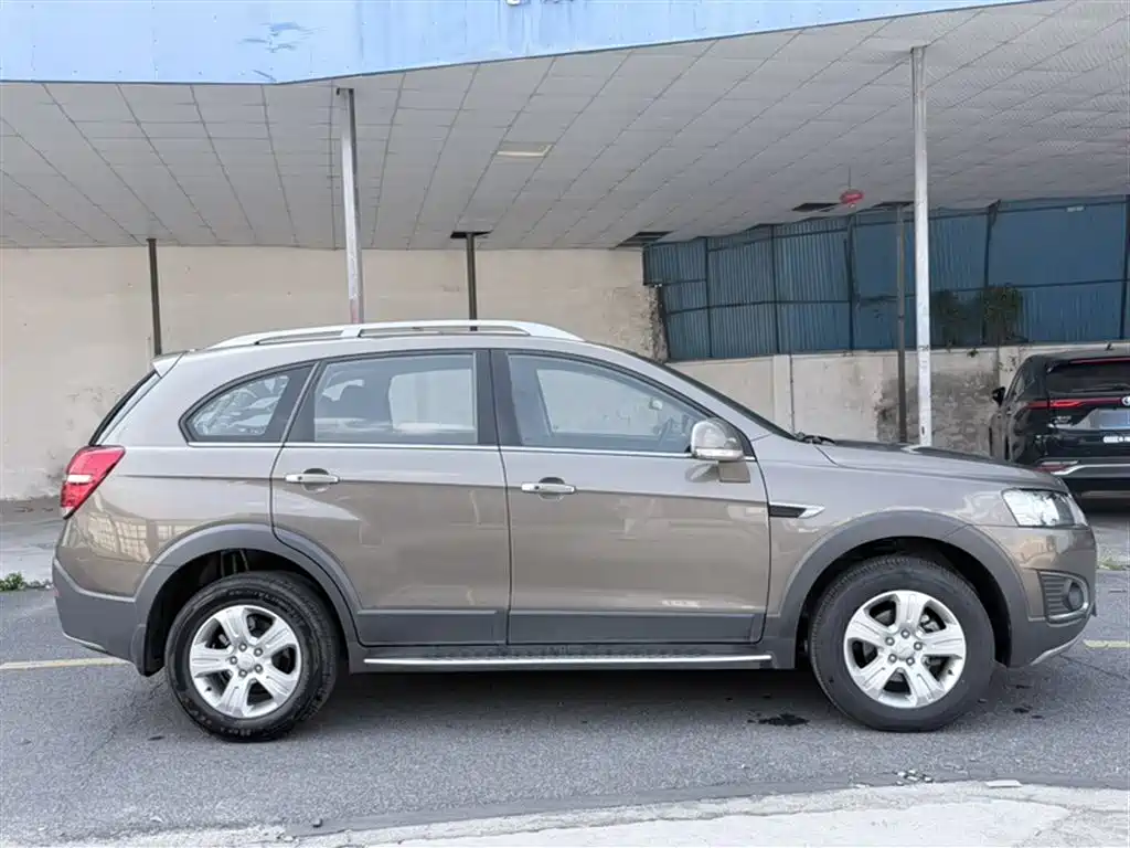 Chevrolet Captiva 2017 2.4L 2WD Luxury Edition 7-Seater фото 15