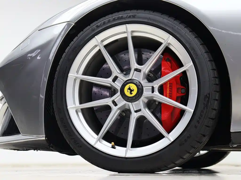 Photo 24 - Ferrari F12berlinetta