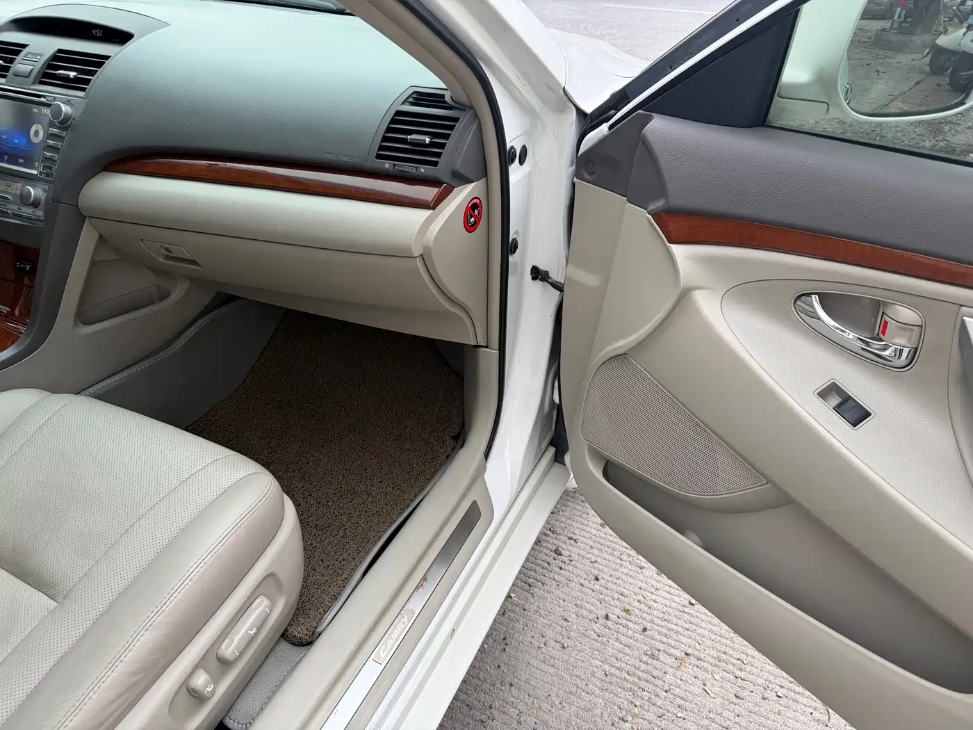 Toyota Camry 2013 200G Classic Luxury Edition фото 12