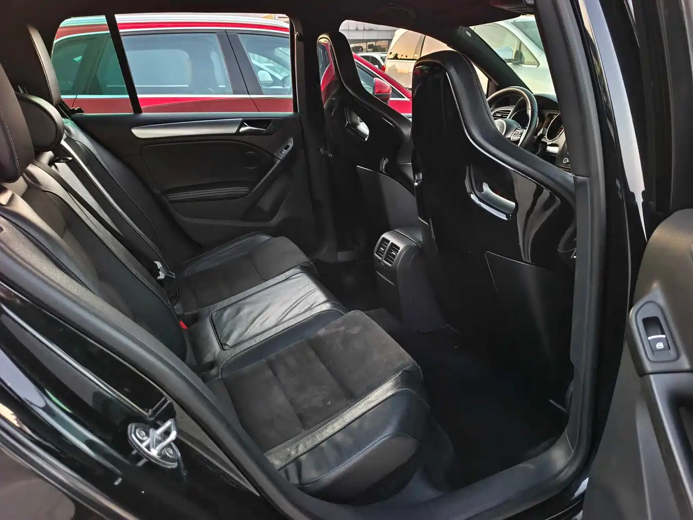 Volkswagen Golf (Import) 2011 2.0TSI R фото 14