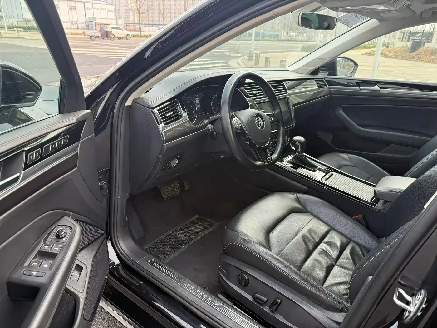 Volkswagen Phideon 2018 Facelift 380TSI FWD Business фото 4