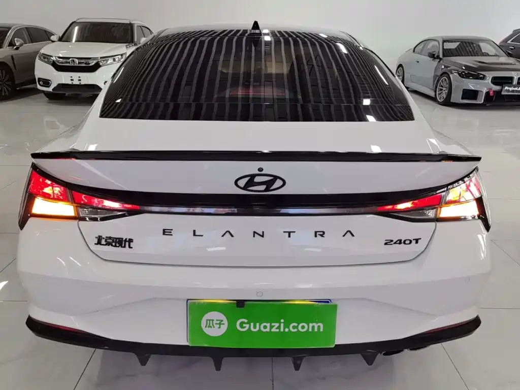 Фото 6 - Hyundai Elantra