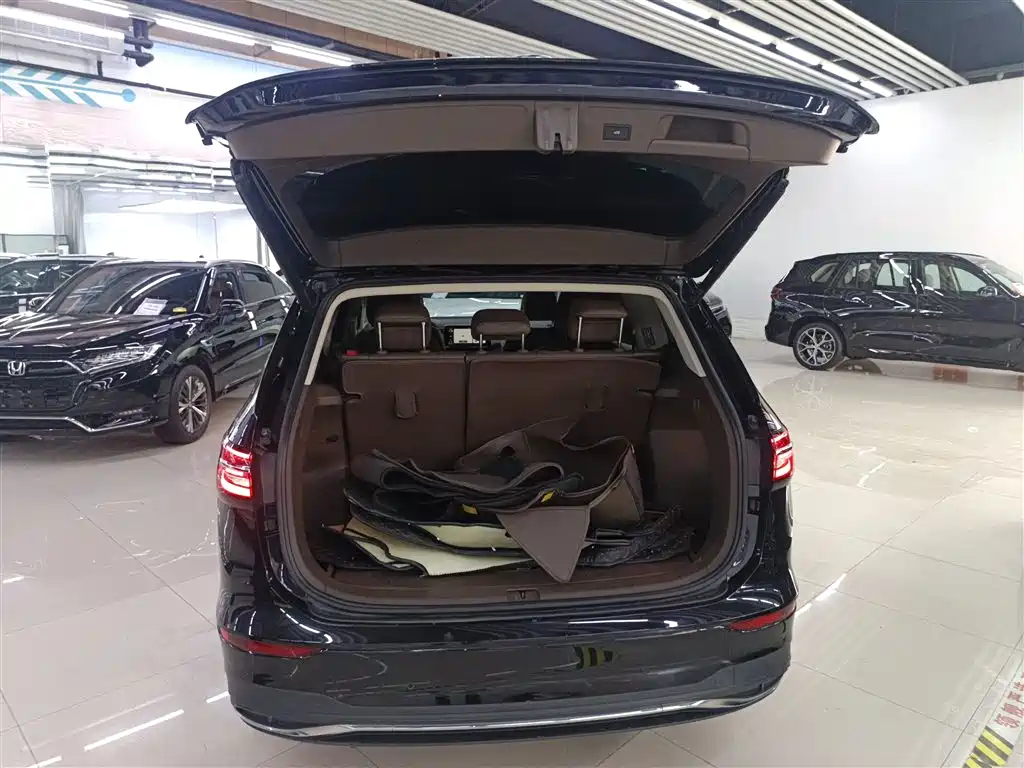 Volkswagen Viloran 2023 330TSI Luxury Edition фото 15