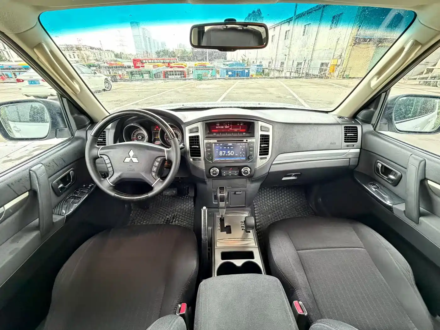 Mitsubishi Pajero (Import) 2016 3.0L Automatic Luxury (China IV) фото 9