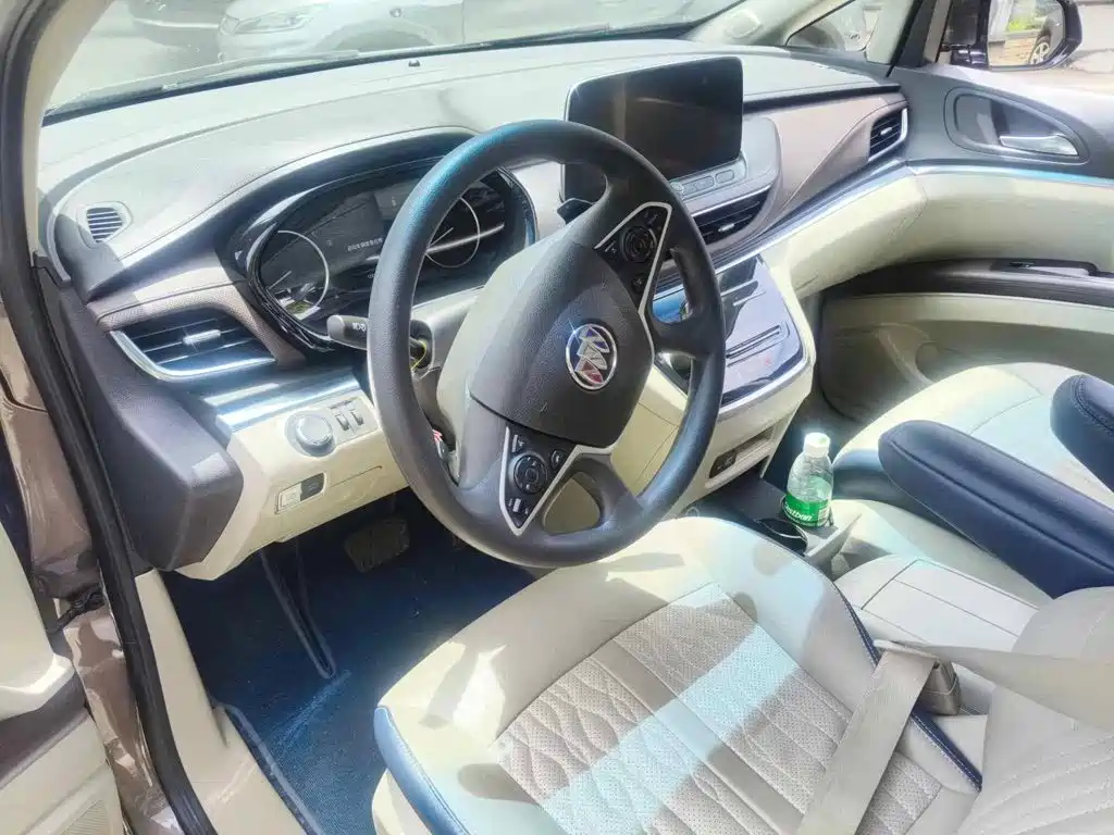 Фото 12 - Buick GL8