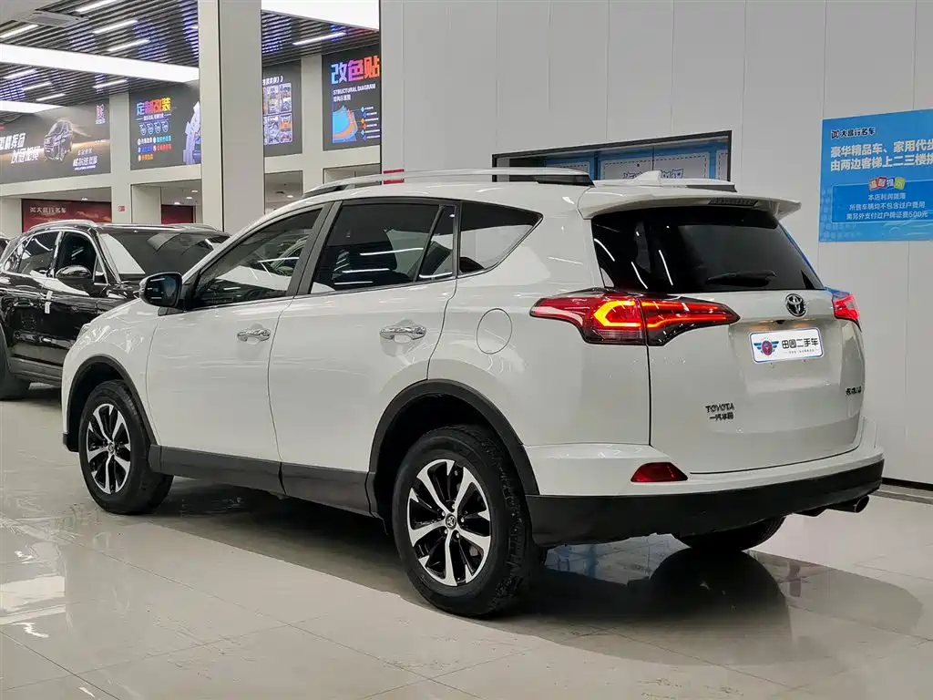 Toyota RAV4 Rongfang 2016 2.0L CVT 2WD Trend (China V) фото 4