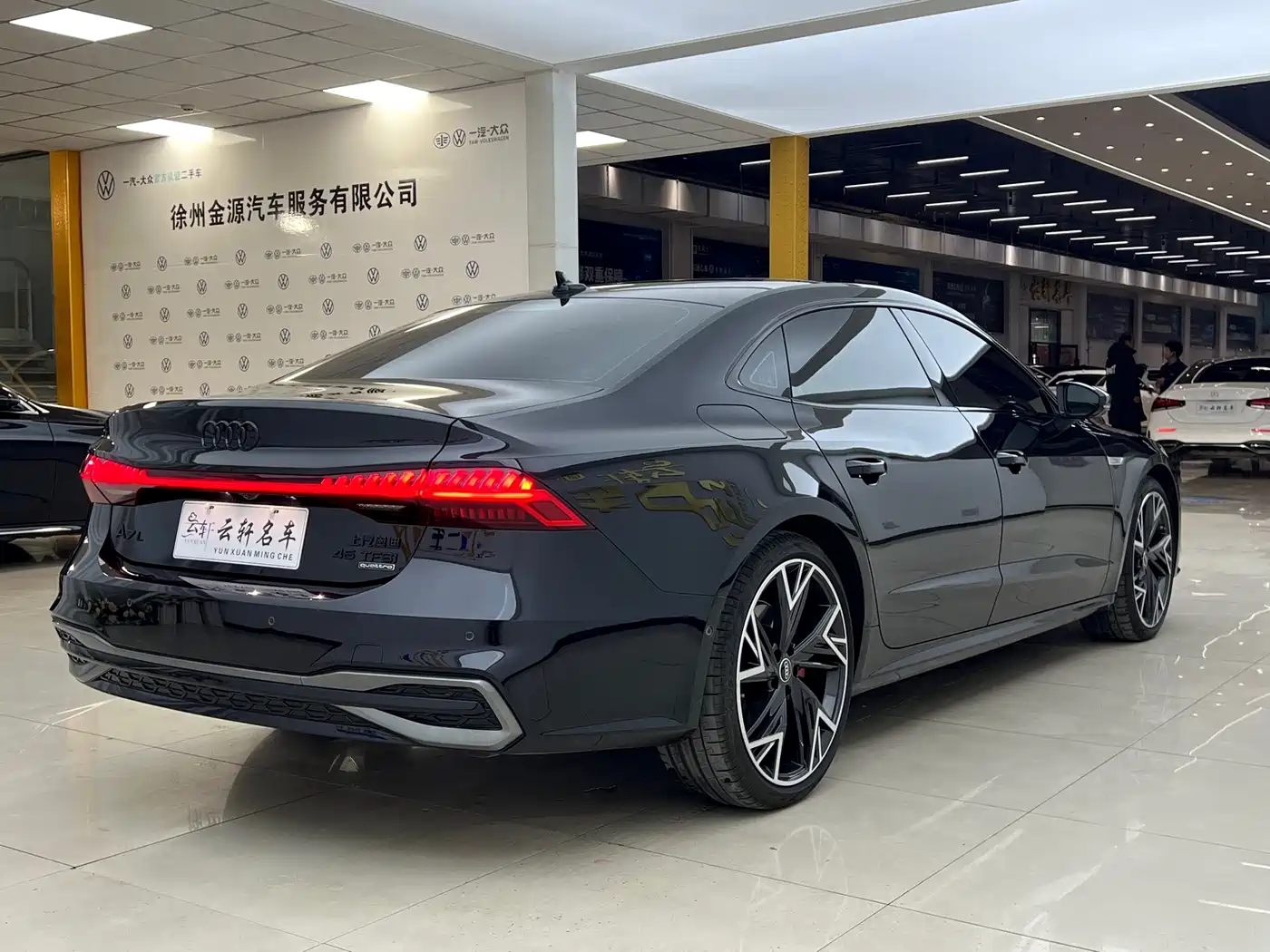 Audi A7L 2024 45 TFSI quattro S-line Black Warrior Edition фото 20