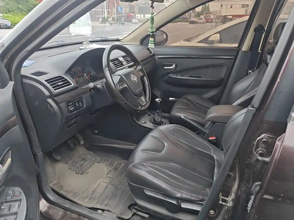 Dongfeng Fengguang Fengguang 370 2016 2016 1.5L Manual Luxury 7-seater